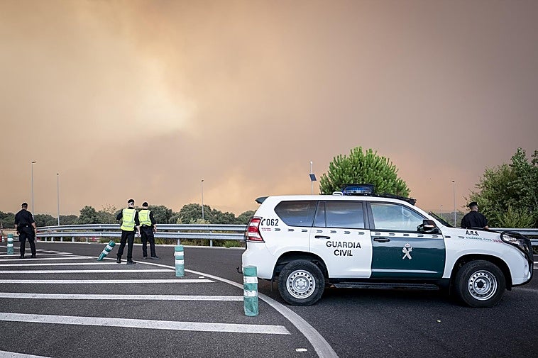 Carreteras cortadas este sábado por los incendios forestales, consulta el mapa actualizado de la DGT