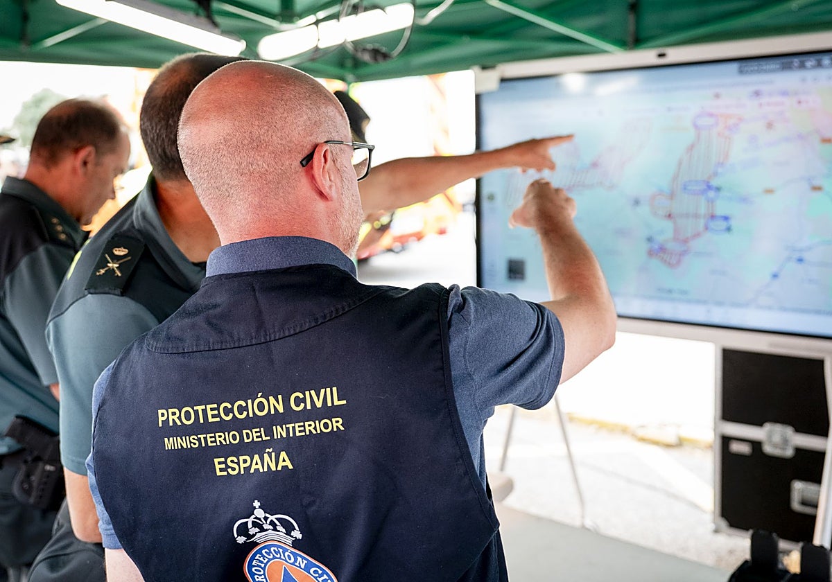 Los incendios  de Madrid y Ávila dejan «por el momento» 80.000 desalojados y 20.000 confinados