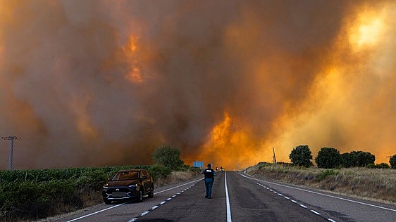 El fuego no da tregua y obliga a nuevas evacuaciones en Zamora tras ser «estabilizado» en Madrid
