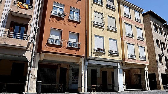 Muere al caer de un balcón cuando huía de la policía tras un presunto caso de violencia de género en Navarra