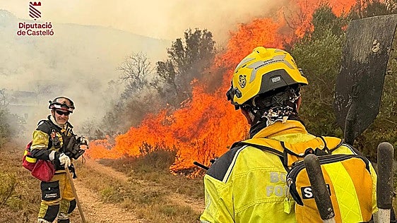 El incendio de Tírig se extiende: 395 hectáreas afectadas y los vecinos de Catí confinados