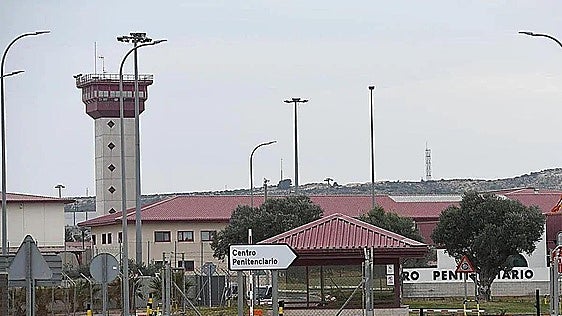 Nuevo incidente violento una cárcel de Alicante: dos presos drogados agreden a varios trabajadores
