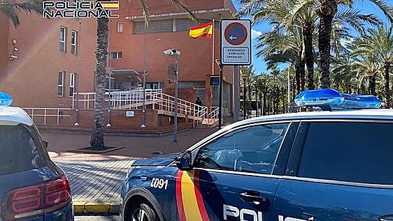 Detenidos en Elche padre e hijo por vender cocaína a domicilio en moto