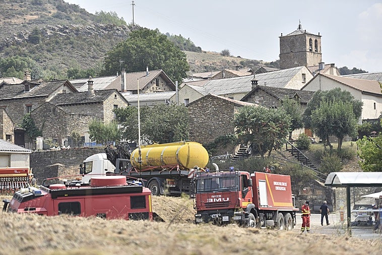La lluvia permite avanzar en la lucha contra el incendio de Huesca antes de otra subida de las temperaturas