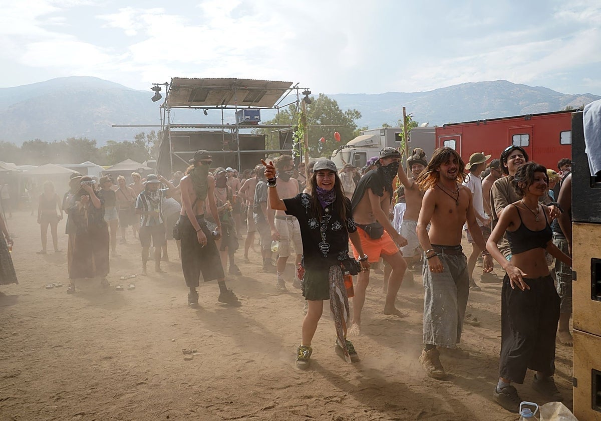 La 'rave' ilegal de Cáceres llega a su fin