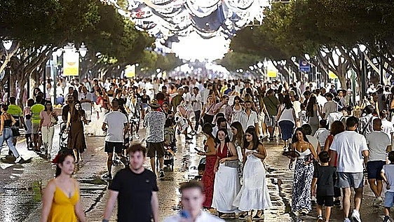 Detenido por presuntos tocamientos a dos jóvenes dentro de una caseta en la Feria de Málaga
