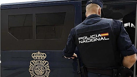 Detenidos dos menores acusados de dar una paliza a un hombre por pedirles que devolvieran un balón a sus hijos