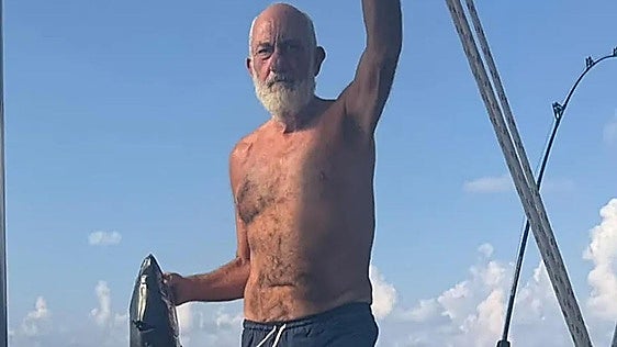 Desaparece un empresario de Burgos tras caer al mar en Sicilia y su mujer pasa tres días a la deriva