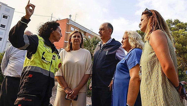 La alcaldesa de Valencia ya apunta a un pirómano en el incendio del Saler