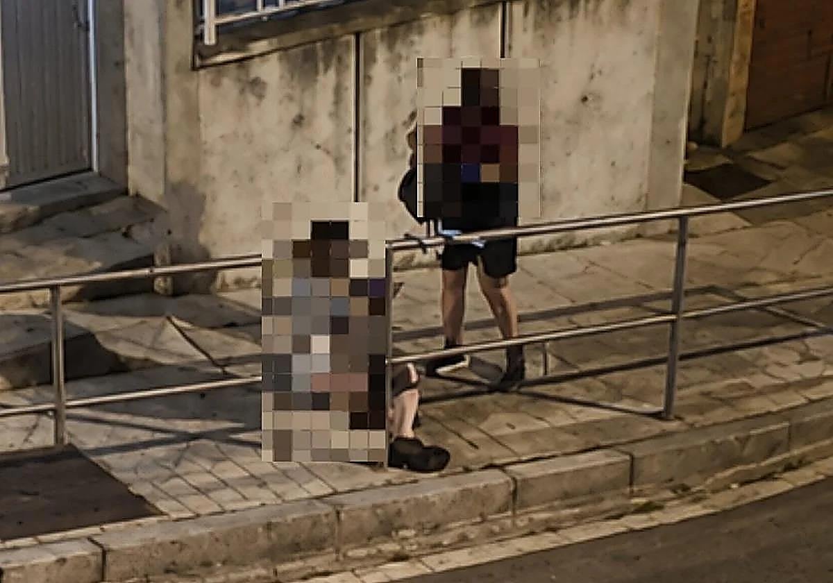 Ataca con un gancho a un peatón y lo deja atado a una barandilla tras una discusión de tráfico en Granada