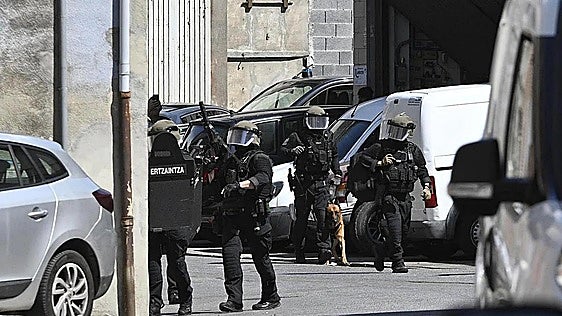 Inquietud tras tres días con el asesino del taxista de Guipúzcoa huido: «Sigue suelto y va armado»