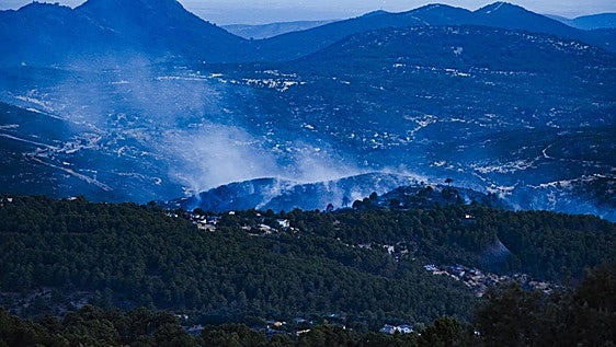 Estabilizado el incendio de Santa María de la Alameda, Madrid, tras calcinar 43 hectáreas
