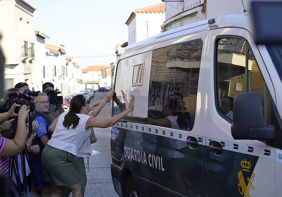 Los detenidos por el asesinato de Francisca Cadenas regresan a Hornachos para la reconstrucción del crimen