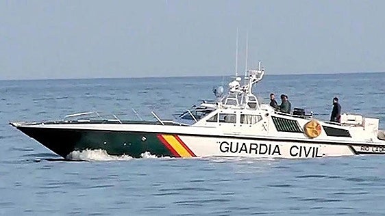 Hallan los cadáveres de dos jóvenes con neopreno y flotador en las costas de Málaga
