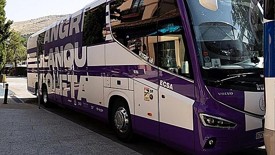 Un menor marroquí de 17 años cruza el Estrecho oculto en el autobús del Real Valladolid