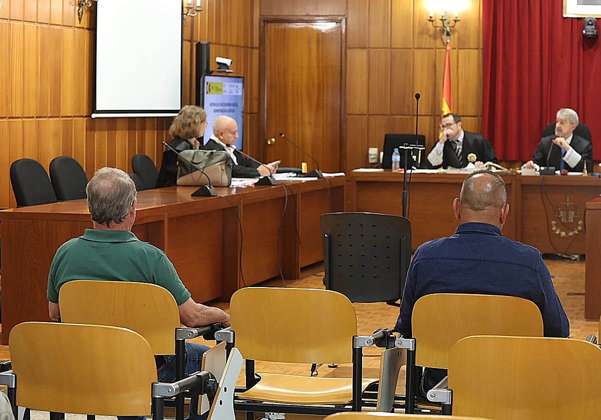 El principal acusado de las dos agresiones sexuales (izquierda) y el trabajador procesado por presunto cómplice.