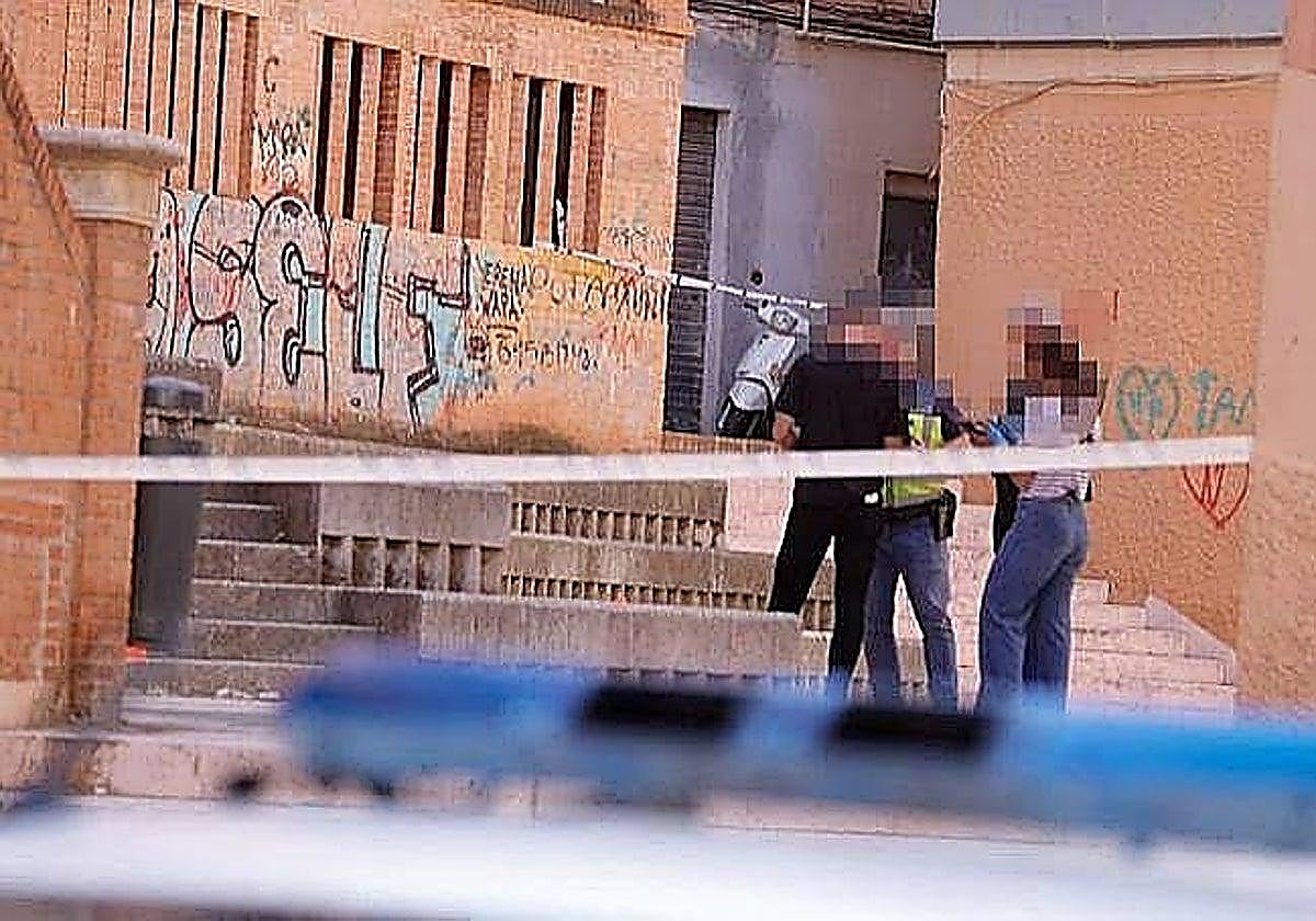 La Policía en el escenario del tiroteo.