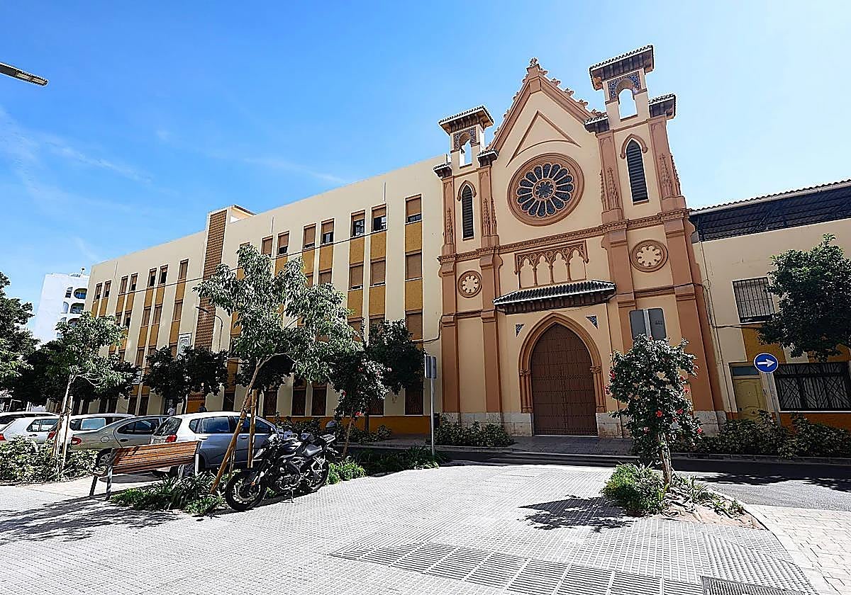 Una imagen de la fachada del colegio San Manuel, en Málaga capital.