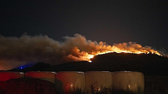 Desactivada la Situación 2 en el incendio de Ourense y aumentan a 460 las hectáreas afectadas