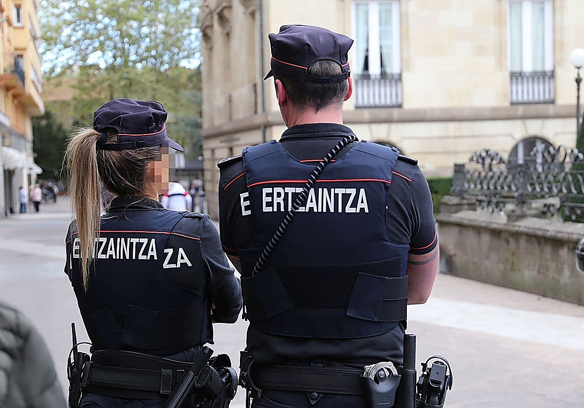 Detenido un joven en Vizcaya por grabar 'puta' con un cúter a su novia de 21 años