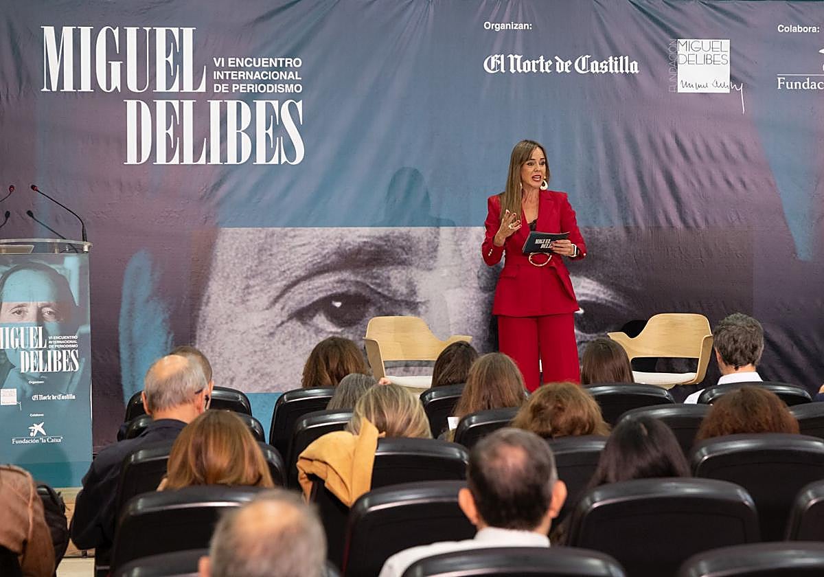 La periodista Silvia González fue la conductora del VI Encuentro de Periodismo Miguel Delibes
