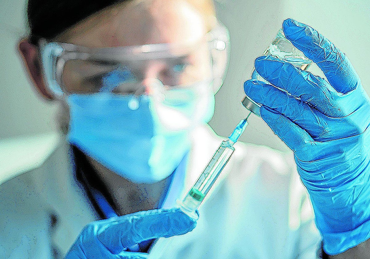 Una vacuna personalizada experimental reduce el riesgo de recaída del melanoma