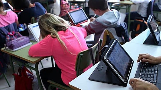 Orange participará en dos proyectos de robótica educativa en España