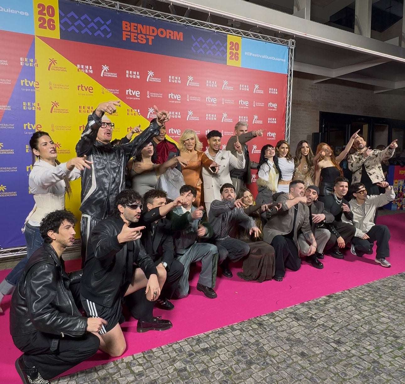 Del altar de folclórica a las sentadillas antes de actuar: así empieza el primer Benidorm Fest sin destino Eurovisión
