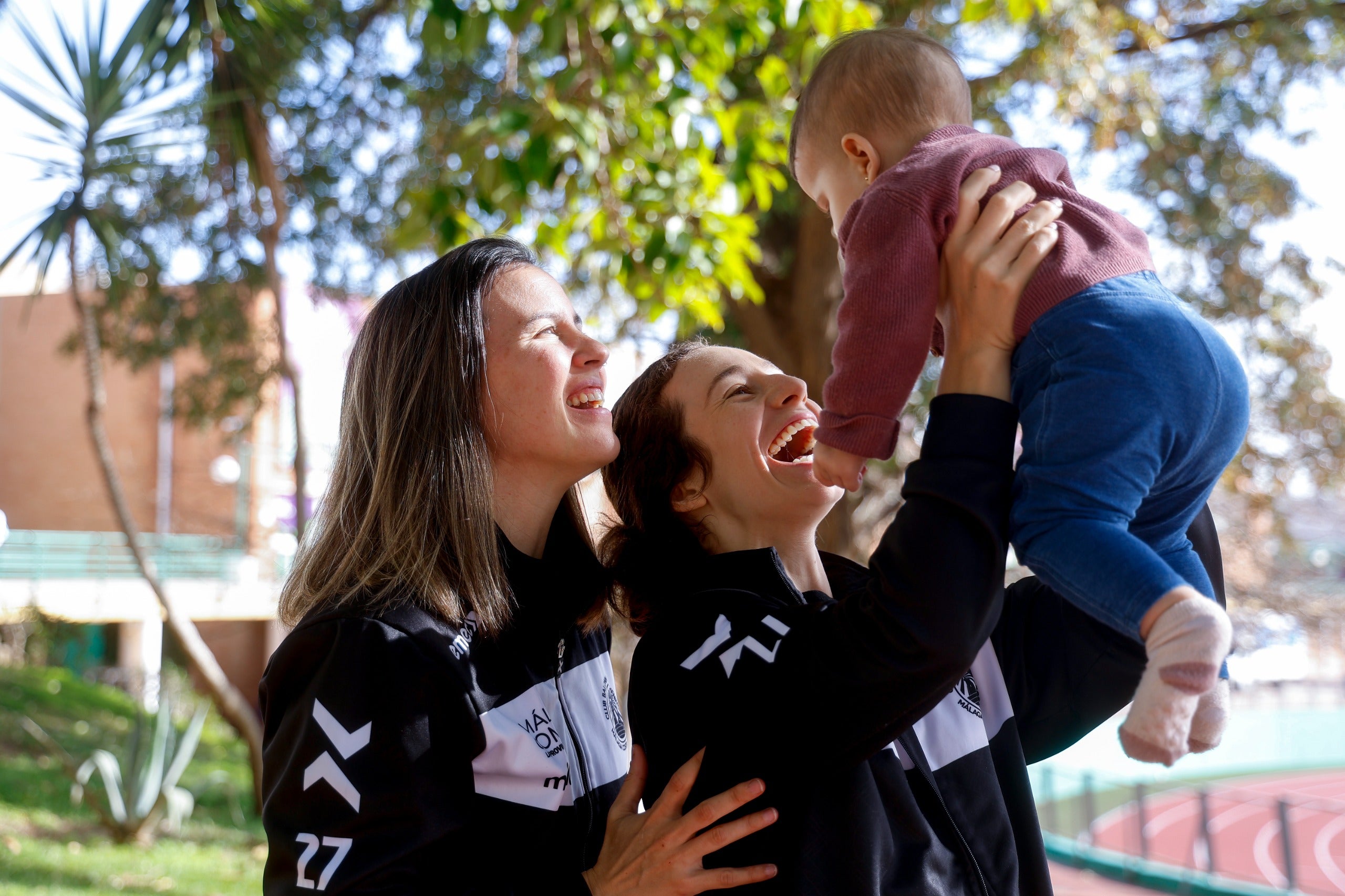 Una familia de dos madres en la élite del balonmano