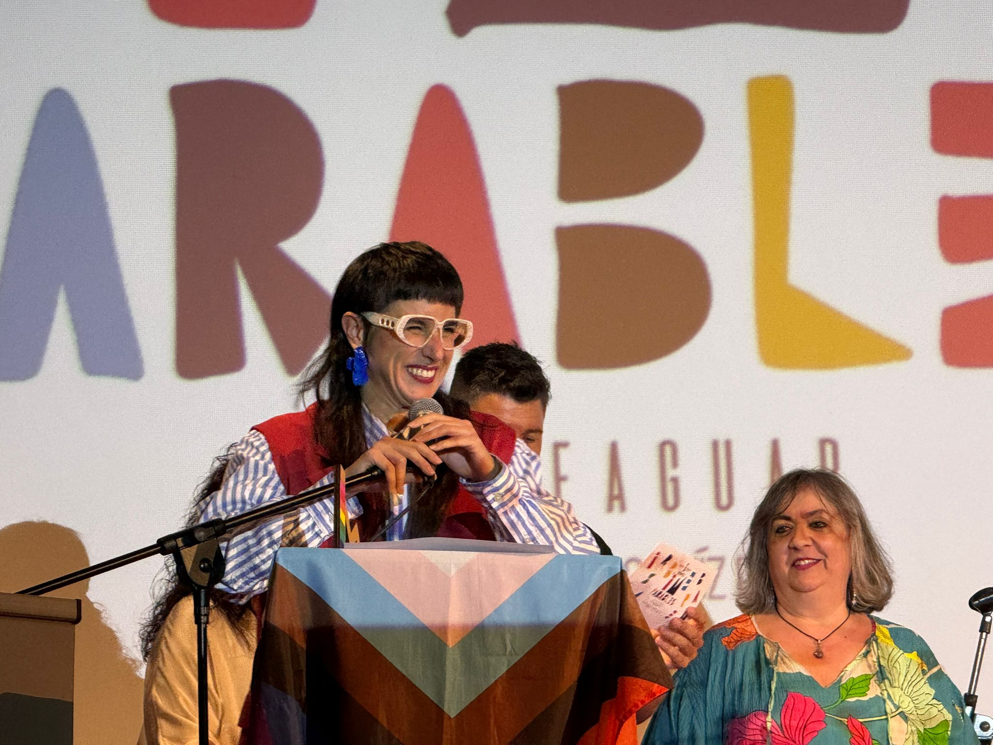 La colaboradora de SIX Estupenda Márquez, premio Imparable de Comunicación.