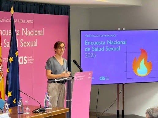 La ministra de Sanidad, Mónica García, durante la presentación del informe.