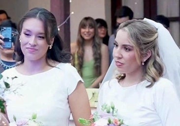 Fabiana y Scarlett, durante su boda.