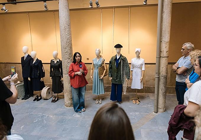 Algunos de los trajes de la exposición.
