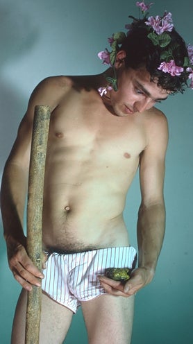 Imagen secundaria 2 - En las imágenes, acuarela de Claudio Pinheiro en MadIsMad; Andrés Hernando fotografiado por Santos Trullo en Garage Bonilla; y fotografía de Pablo Pérez Mínguez en Monopol-Madrid.