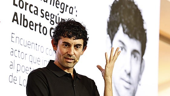 Alberto Cortés, la versión más humana de Lorca: «Los Javis lo querían pícaro, queer y más salado»