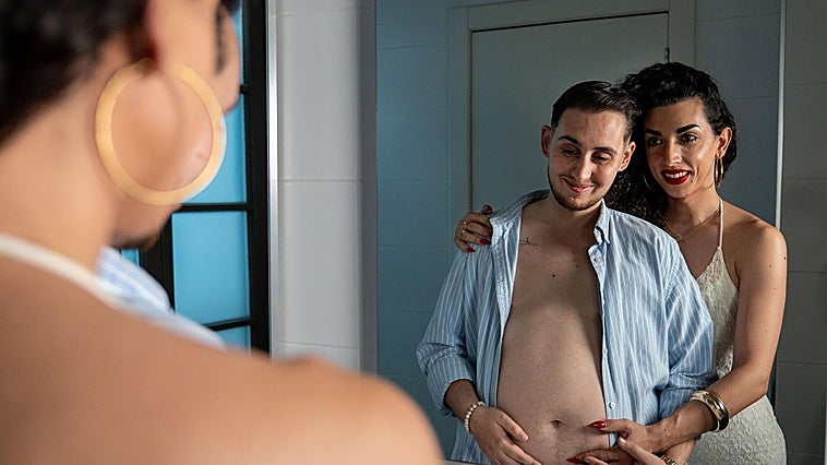 Regina y Dani esperan a su primer hijo.
