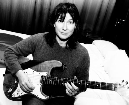 Imagen secundaria 1 - Las fotos que Sara Navarro hizo a Pixies y el autógrafo que Kelly firmó por Kim.