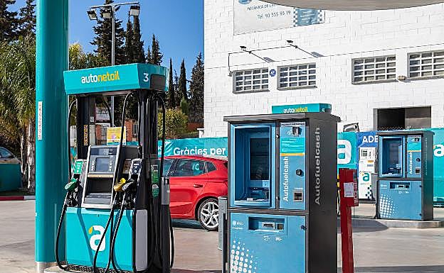 Las gasolineras 'low cost' muestran su incertidumbre sobre los cobros del mes de abril