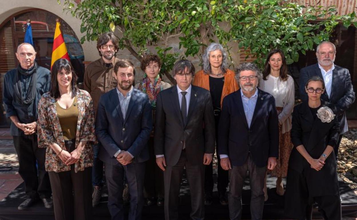 Puigdemont presenta el pasado viernes a los miembros del gobierno del Consejo por la República.