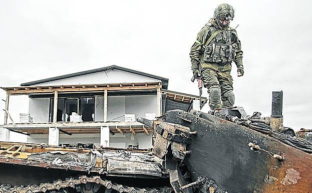 El hallazgo de 800 tumbas ahonda el horror en Jersón