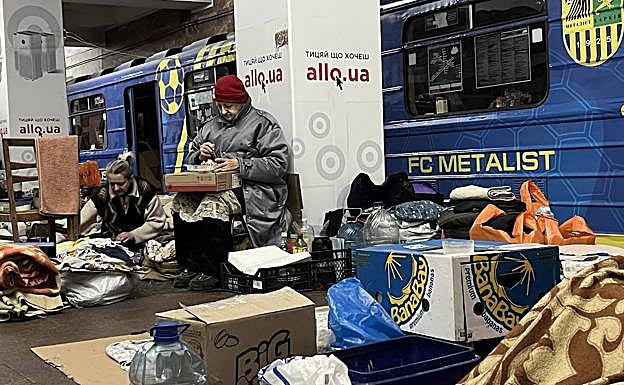 El metro se ha convertido en el refugio de los habitantes de Járkov.