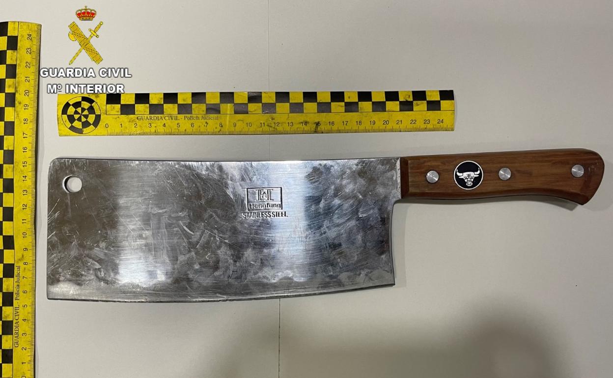 Cuchillo que portaba el agresor. 