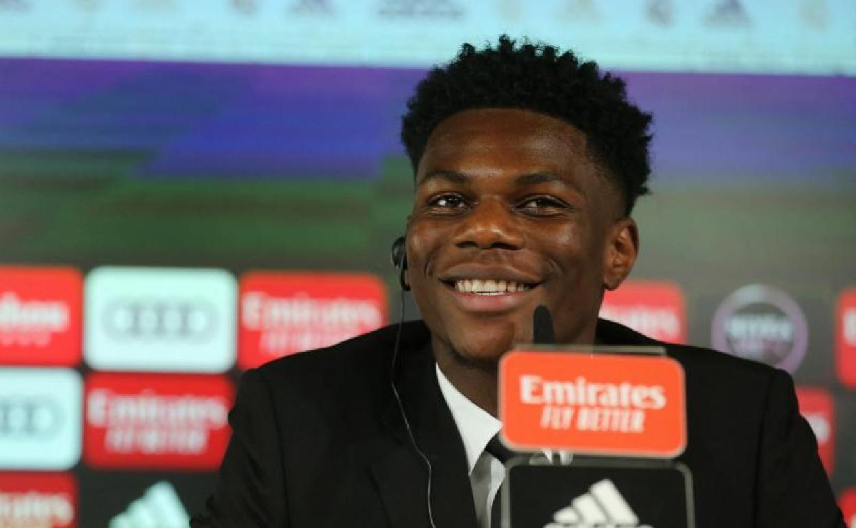 Aurélien Tchouaméni, durante su presentación en la Ciudad Deportiva del Real Madrid. 