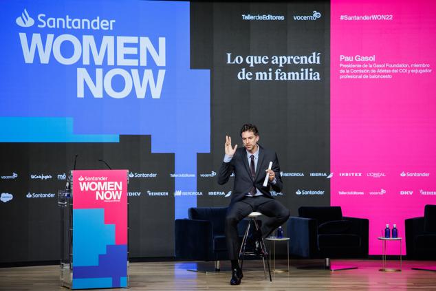 Pau Gasol, presidente de la Gasol Foundation, miembro de la Comisión de Atletas del COI y exjugador profesional de baloncesto, en su ponencia "Lo que aprendí de mi familia".