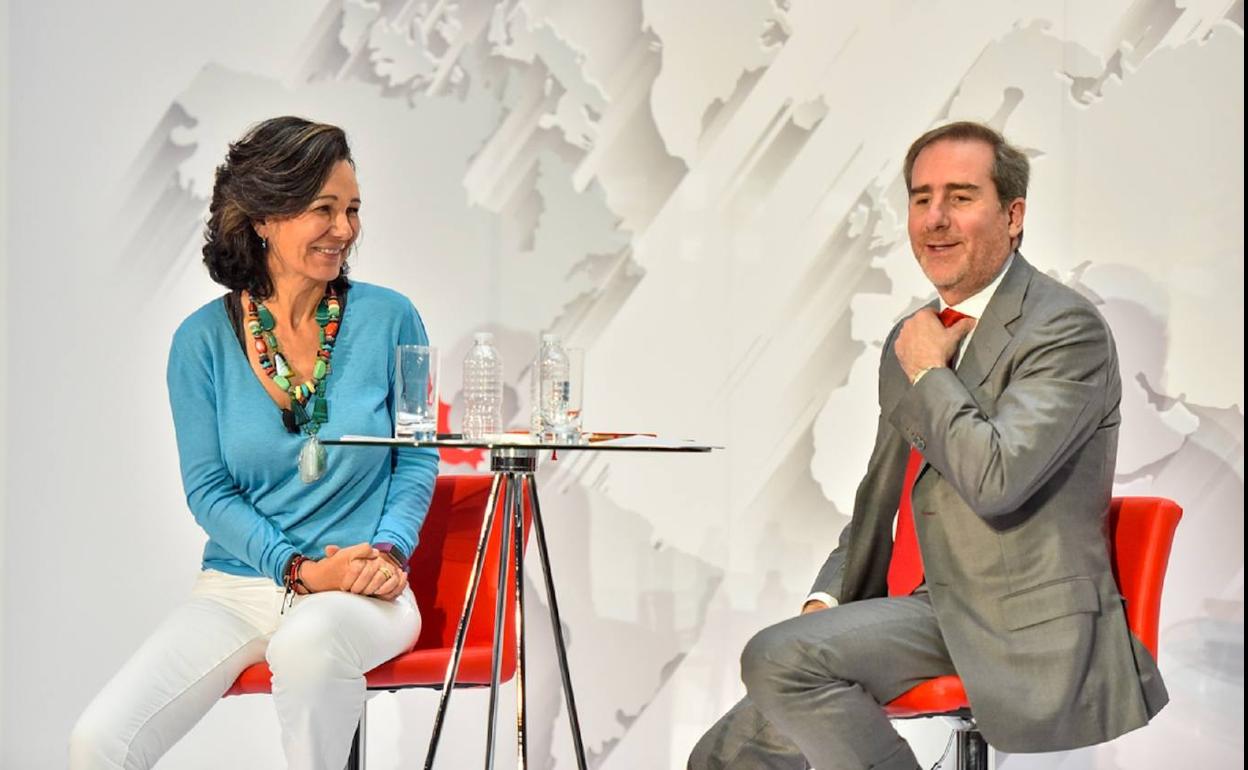 Ana Botín junto a Héctor Grisi, en una imagen de archivo. 