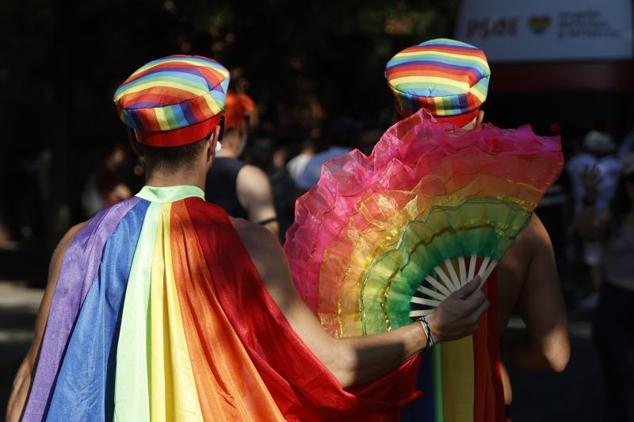 Los abanicos son uno de los mejores aliados ante el calor en Madrid. 