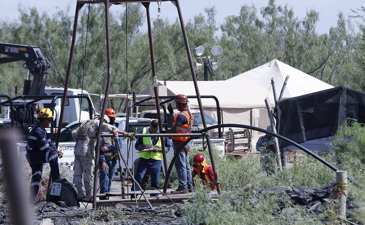 Los equipos de rescate continúan con sus labores.