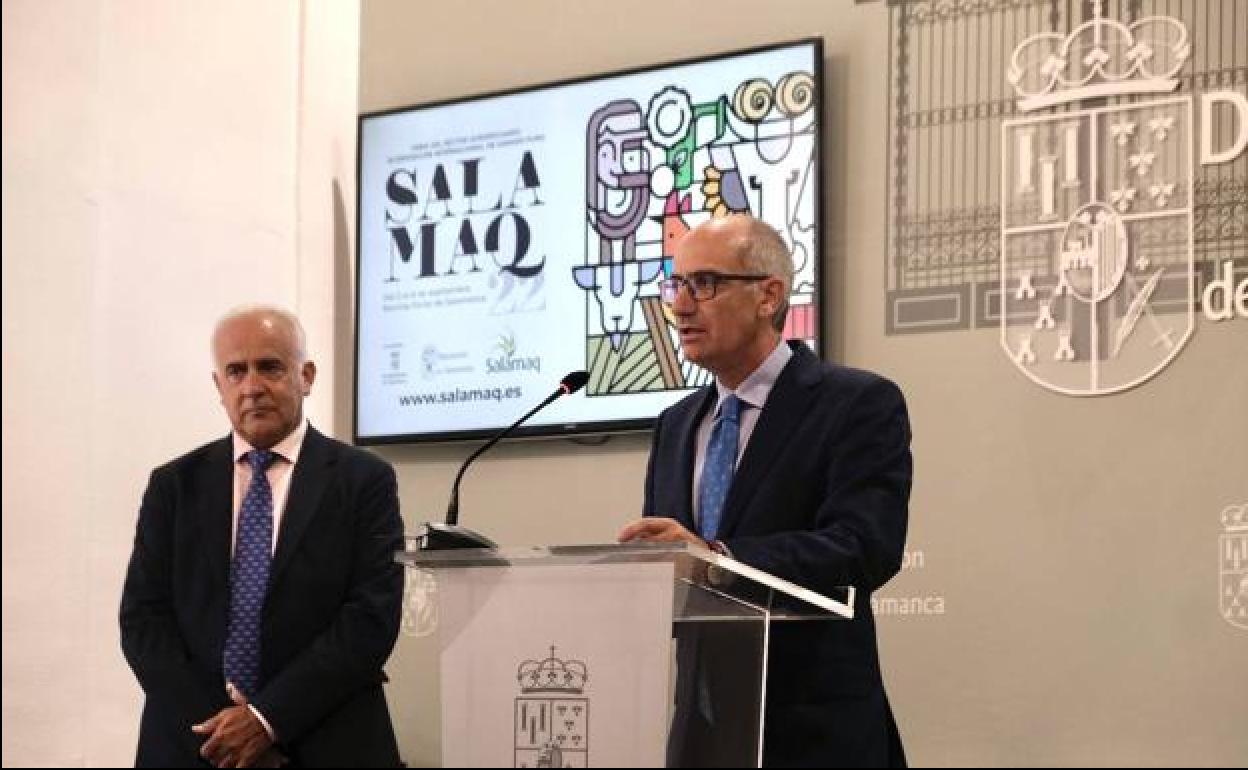 El presidente de la Diputación de Salamanca, Javier Iglesias, junto al diputado de la feria, Jesús María Ortíz. 