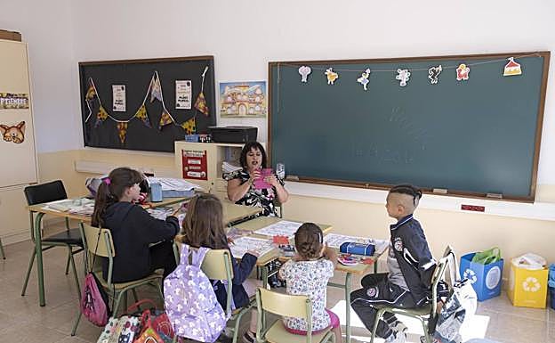 Imagen principal - Villar de Peralonso vuelve a cole