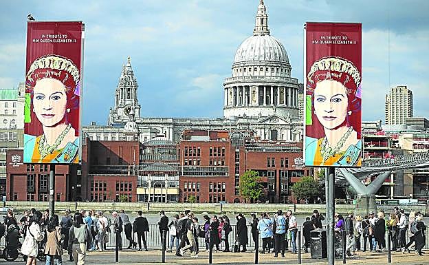 Frustración en las puertas del velatorio de Isabel II